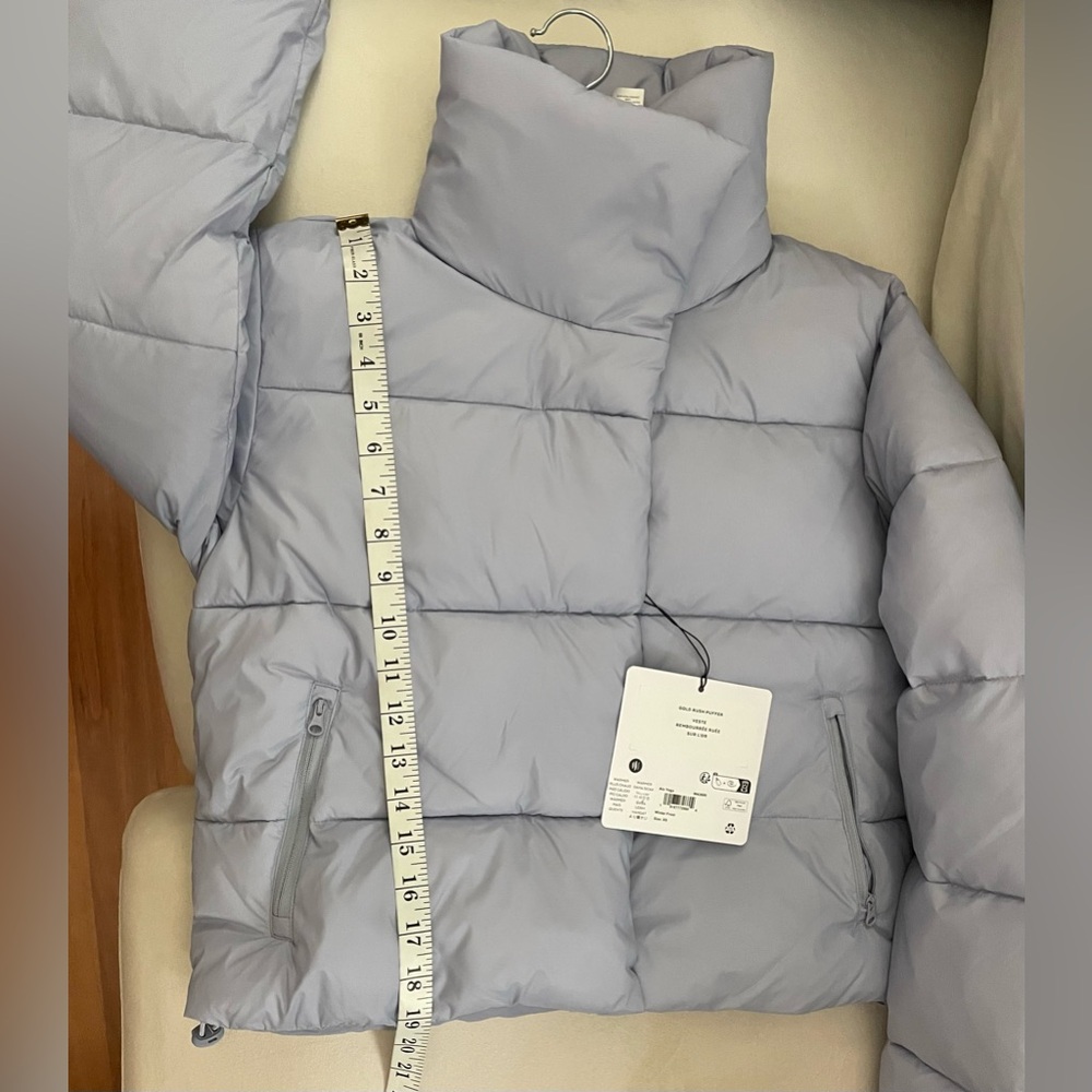 ALO Yoga NWT Gold Rush Puffer Jacket  Winter Frost Size XS - Picture 9 of 14